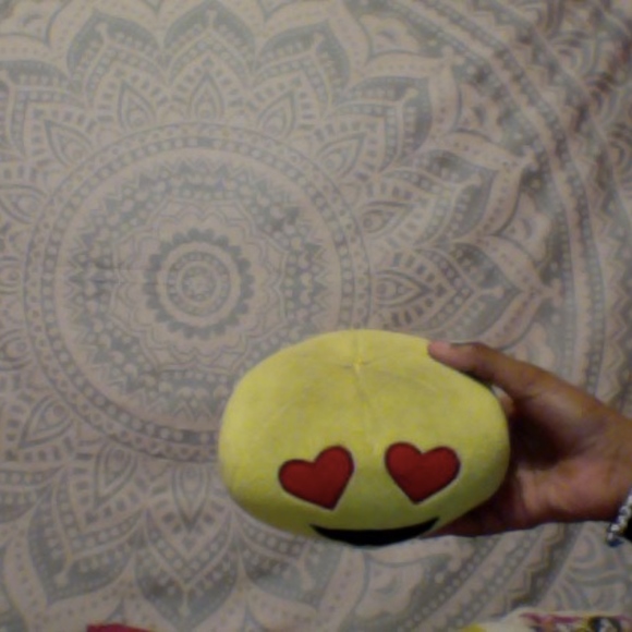 Hearty Emoji Plush Toy - Picture 3 of 3